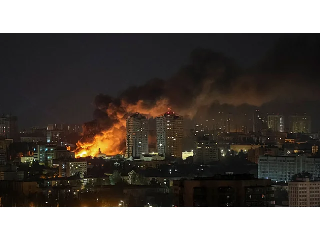 Cílili jsme na vojenské objekty, tvrdí Rusko po smršti. Fotografie ukazují něco jiného
