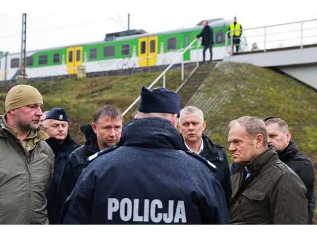 Ze sabotáže na železnici Polsko viní ruské služby. Rusofobie, reaguje Peskov