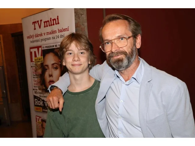 Ta podoba! Jan Révai vyvedl čtrnáctiletého syna. Za chvíli z něj bude celý táta, podívejte