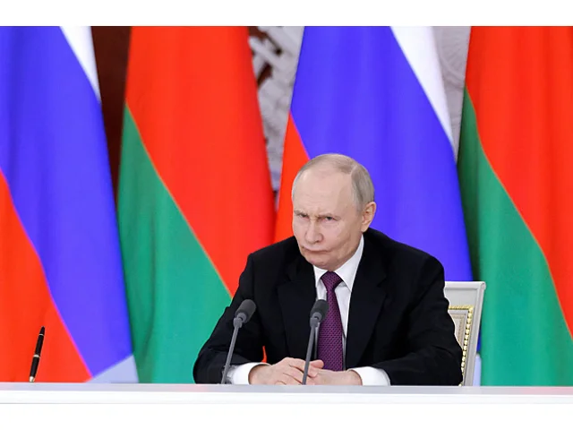 Válku vyřeší úplný konec vojenské pomoci, řekl Putin Trumpovi. Probrali hokej i vztahy