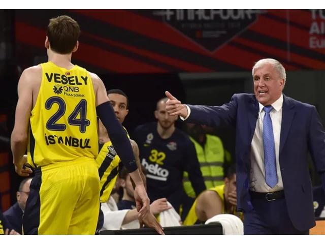 Fanoušci Partizanu kvůli trenérovi zaplavili letiště. Rozmluví legendě odchod?