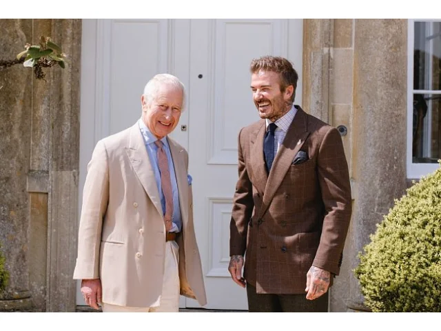 Pocta pro Beckhama: Karel III. povýšil fotbalovou legendu do rytířského stavu