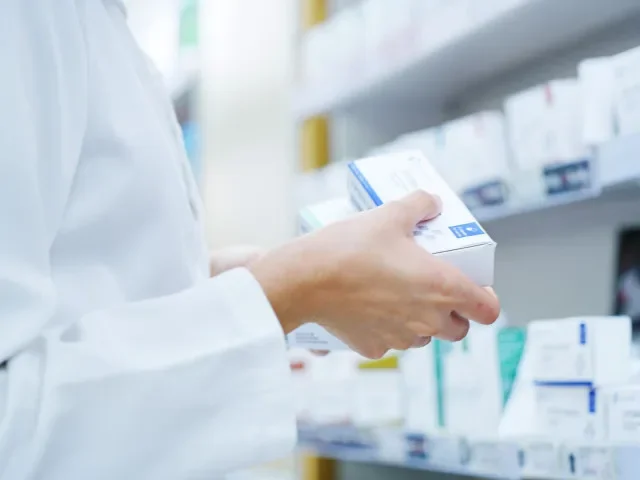 Evropský účetní dvůr varuje: V EU opět hrozí nedostatek léčiv, včetně paralenu