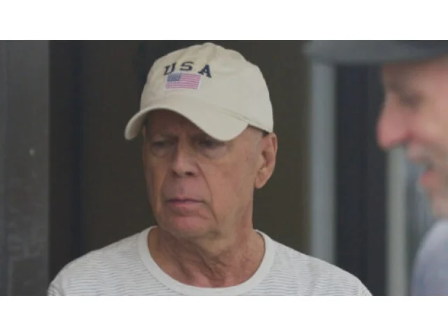 Manželka herce Willise učinila těžké rozhodnutí. Bruce už nebydlí s rodinou, skončil v bungalovu