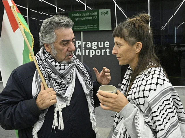 Češka z flotily se vrátila s úsměvem, ale... Mučili mě! Klečení na slunci a den bez jídla