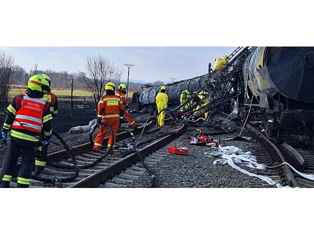 U Hustopečí zbývá přečerpat benzen ze čtyř cisteren, začalo bagrování zeminy
