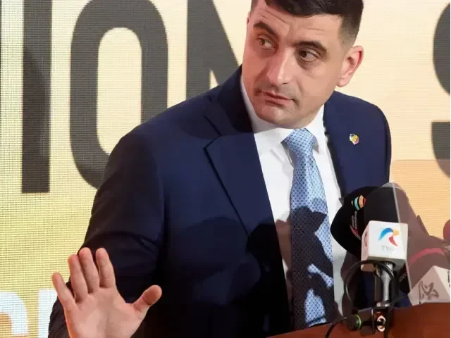 Proč byl dva dny před volbami v Rumunsku šéf francouzské rozvědky? Simionova strana požaduje vysvětlení