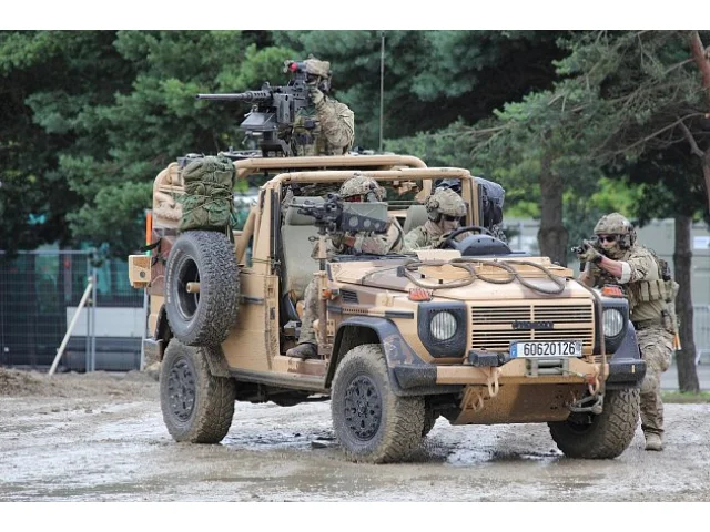 Francie potají cvičila na válku s Ruskem. Nasadila 3000 elitních výsadkářů