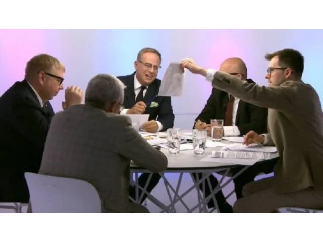 Moravec se začal hlasitě smát. Michálek vytáhl v živém vysílání ČT na Juchelku z ANO fotku jako důkaz proti Babišovi