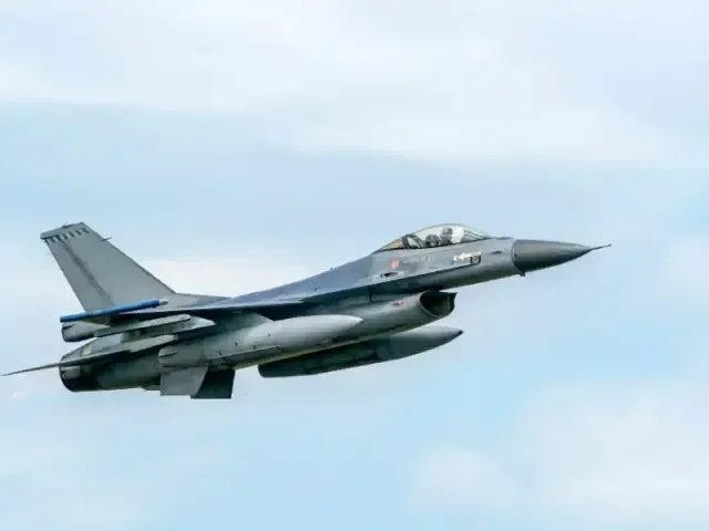 Ruské stíhačky porušily bezpečnou zónu polské plošiny v Baltu, tvrdí Varšava