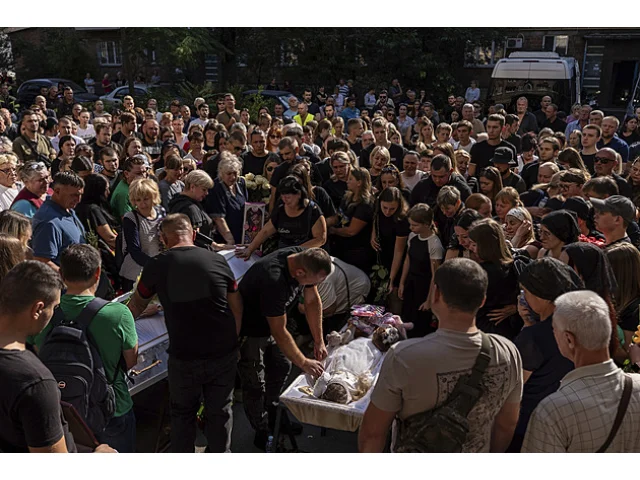 ANALÝZA: Putinovi se náramně hodí hrát si na šílence. Západ se musí pochlapit