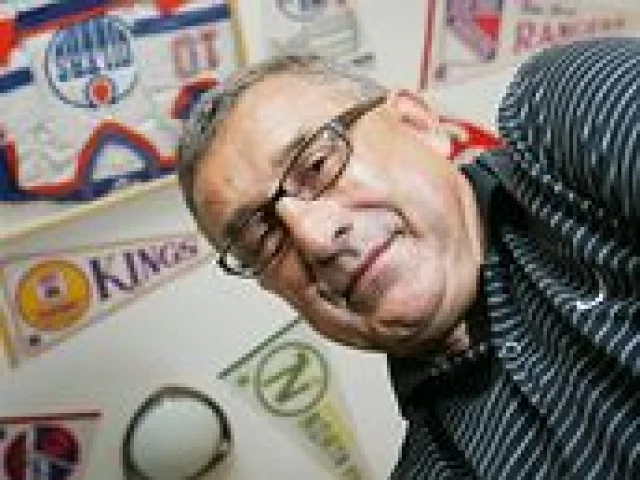 První Češi v NHL: Kluk ze vsi neměl vlastní brusle. Pak Pouzara velebil i Gretzky