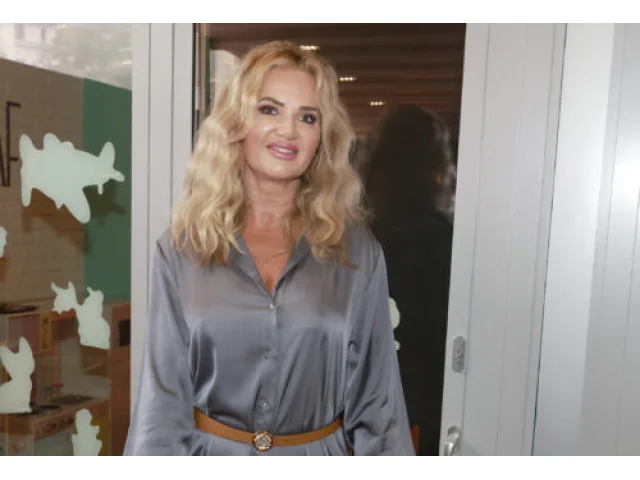 Botičky, sponečky, péřové kabátky. Monika Babišová ukázala luxusní módu svých psů