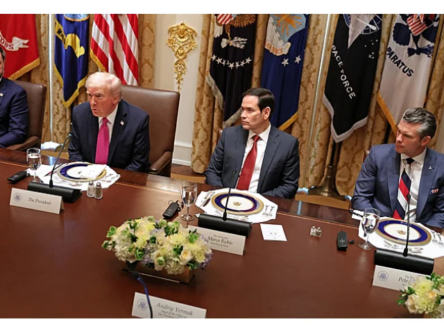 Hegsethova „ruská“ kravata? Koupila ji tvá máma, pitomče, vysmál se mluvčí novináři