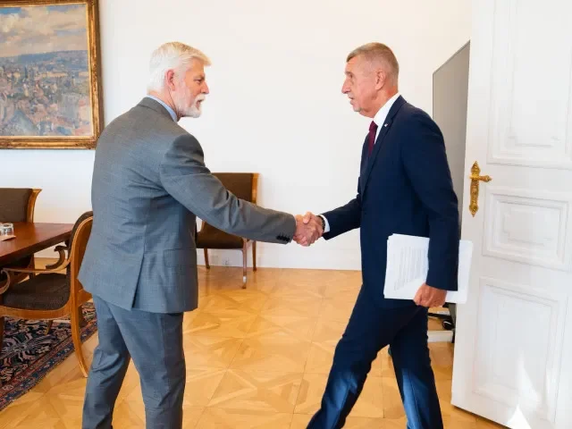 Vítěz voleb jde na Hrad. Prezident začne zpovídat lídry stran, půlku ale vynechá