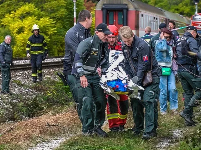 Tragická srážka vlaků na Slovensku: strojvedoucí strávil noc v cele, druhý v nemocnici