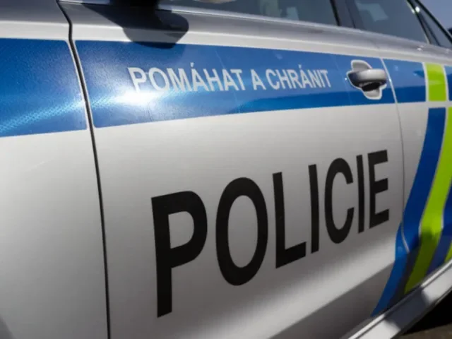 Až osm let vězení. Honička po letišti může motorkáře přijít draho, obviněn zatím nebyl