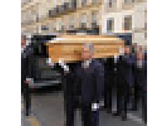 Stovky lidí se v Paříži naposledy rozloučily s Claudií Cardinalovou