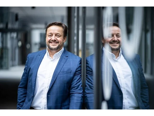 Devadesátky byly nádherné, nezapomenutelná doba, říká lékař i ředitel Štefan