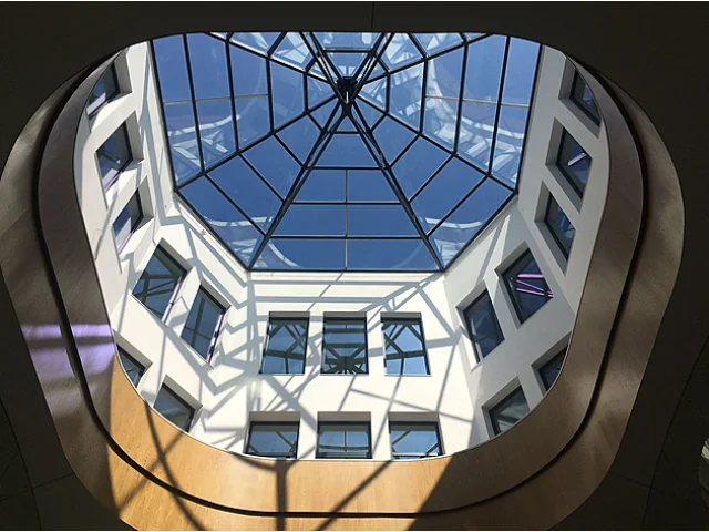 Kvalitní zboží a vynikající chlebíčky, vzpomínali pamětníci na obchoďák Textilia