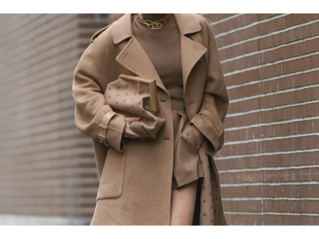 Těchto 5 kousků udělá váš (pod)zimní šatník luxusnější. Nudný styl promění v módní záležitost a zahřejí