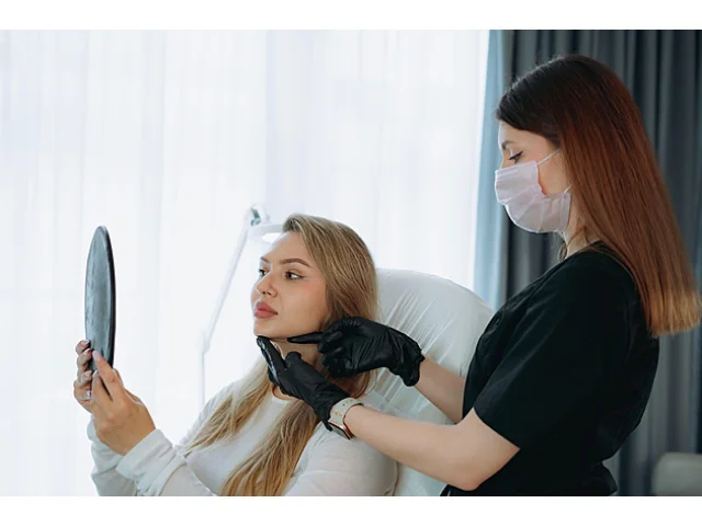 Lososí sperma ovládlo nejen sociální sítě. Kosmetický trend budí kontroverze