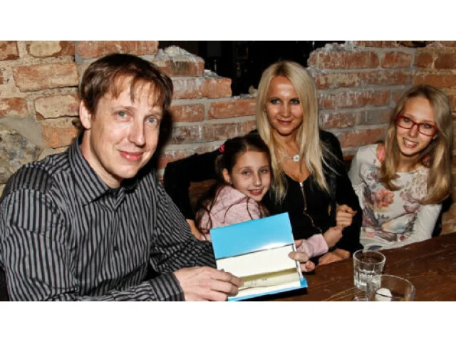 Takhle znali zesnulého premiéra jen nejbližší. Natálka Grossová sdílela bláznivé video z auta se svým tátou