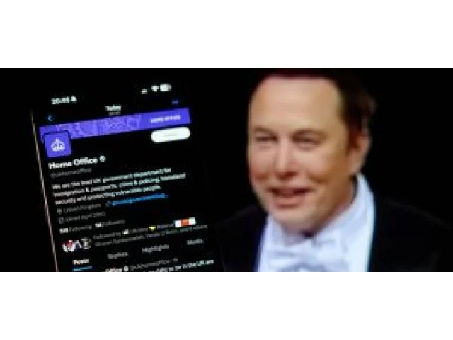 Proč Západ selhává a roste moc internetového fašismu