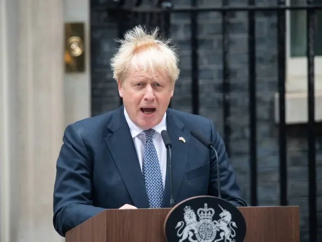 Johnson tvrdě o Evropě: USA dráždí naše „vyžírkovství”, máme více dovolené a platíme méně na obranu