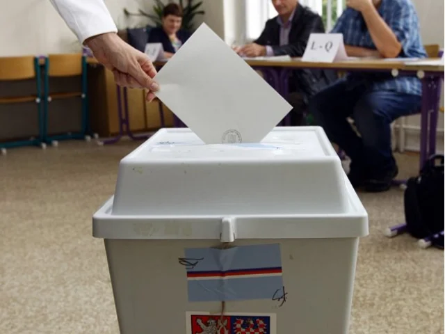 Průzkum: Volby by vyhrálo ANO před Spolu, Piráti by se do Sněmovny nedostali