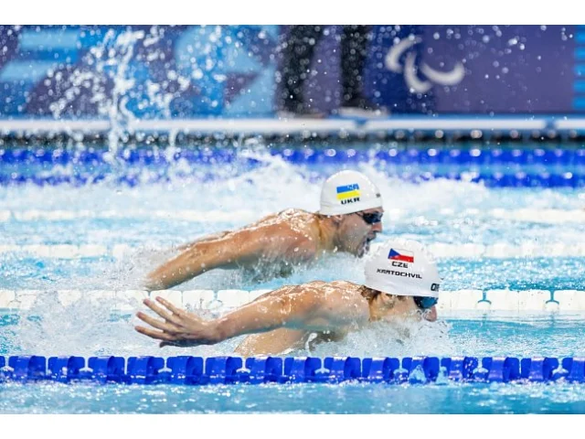 Kratochvíl má čtvrté zlato i světový rekord. Koupilová stříbrný hattrick