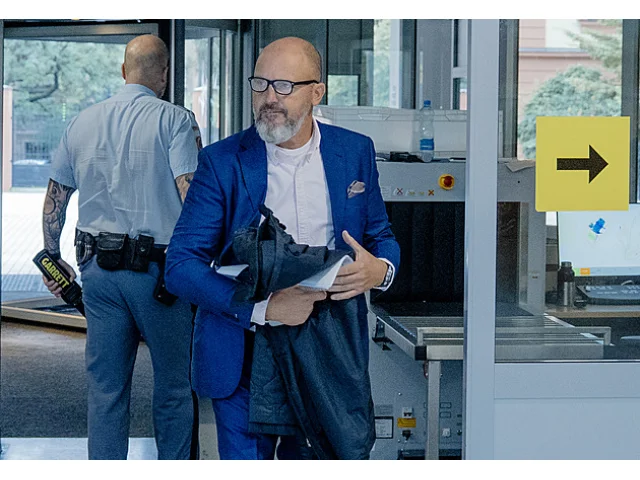 Další den Dozimetru: Hlubuček mluvil o dárku od Redla, poté vypovídal muž z DPP