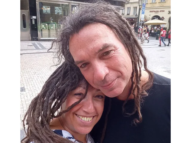 Ozvala se dcera manželky Varteckého: „Máma není uklízečka, o Tomáše se stará“