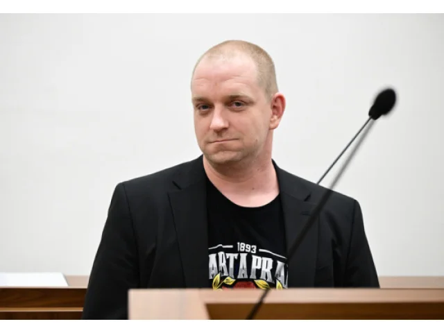 Muž u soudu přiznal pobodání Bělorusa, podle obžaloby myslel, že je z Ukrajiny