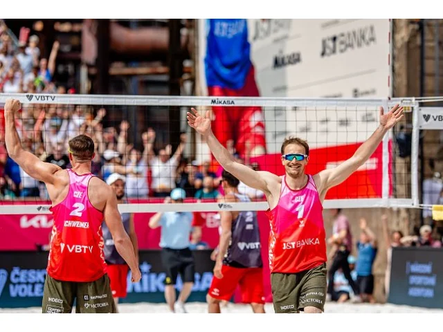 Perušič se Schweinerem prošli skupinou na MS bez porážky. Porazili i Lotyše