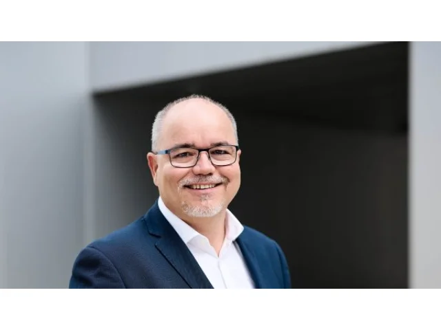 Bydlení dostupné jako ve Vídni? Praha by nesměla nechat trh na pospas developerům, říká Erik Štefanovič