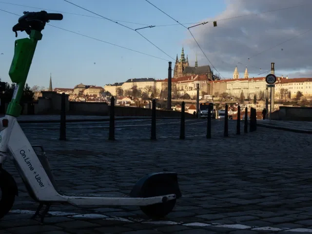 Zákaz sdílených elektrokoloběžek od ledna. Pražští radní mají na stole nový návrh