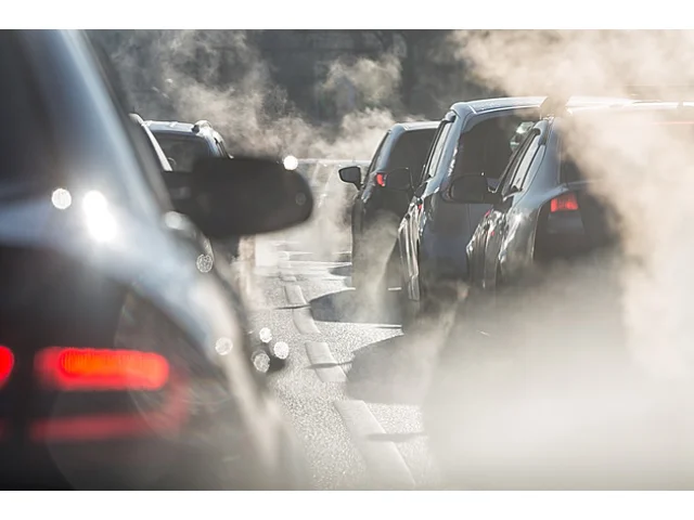 Brusel pevný strop ceny povolenek nezaručí, ekonomický nesmysl, varují analytici