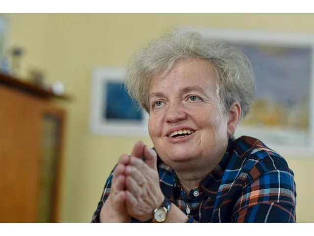 Dana Drábová s vtipem a pohotovostí vyvracela fámy. Dění glosovala s noblesou