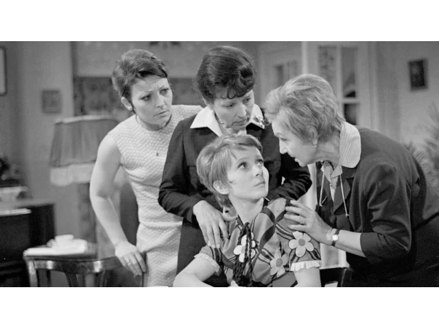 Taková normální rodinka: Nový byl pro mladé herce jako z jiného světa a Landovského nahradil kovaný komunista Moučka