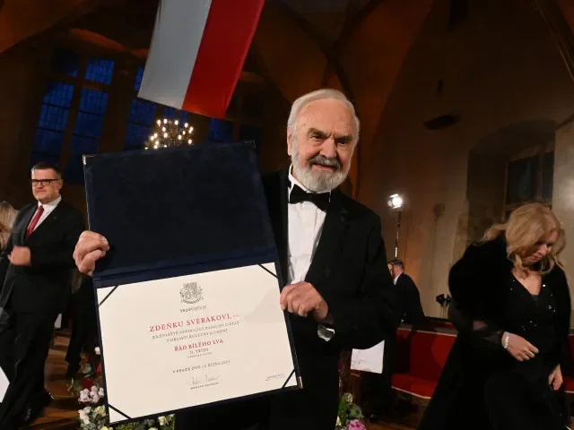OBRAZEM: Vyznamenaní Svěrák, Drábová, Navrátilová, ale i školák, hrdina z Afghánistánu či dirigent