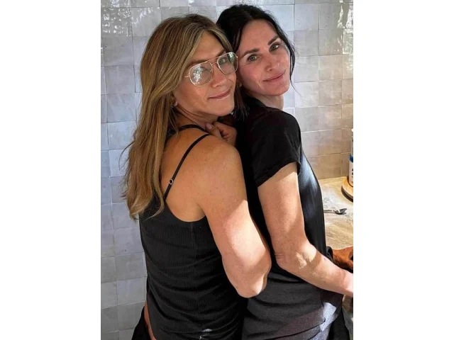 Dovolené slavných: Na těchto plážích potkáte Afflecka, Anistonovou či Hiltonovou