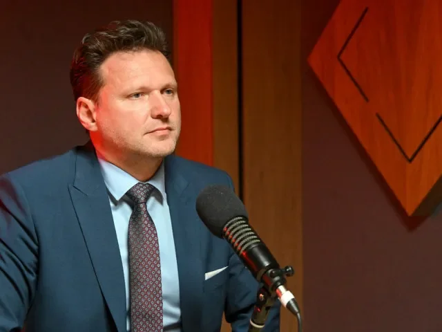 ANO ruskou televizi odblokovat nechce, brání se Vondráček kritice