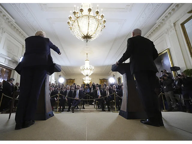 Žádní vojáci ani peníze. Bílý dům zmírňuje Trumpova slova o Gaze