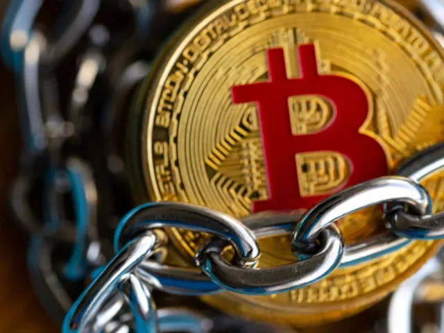 Policie zabavila ministerstvu „špinavé“ bitcoiny, které přijal pro stát Blažek