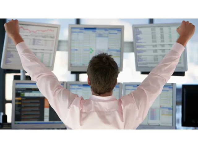 Burzy, zlato i munice. Akciové trhy po celém světě vykazují silný růst, daří se taky těžařům či zbrojovkám