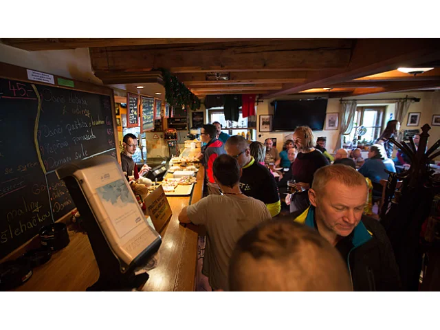 Chata na vrcholu Kleti slaví 100 let, je o polovinu mladší než přilehlá rozhledna