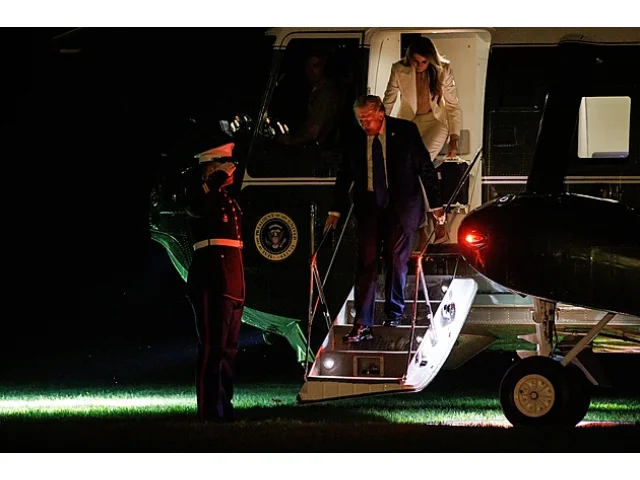 Namířený prst a kroucení hlavou. Kamera zachytila výměnu názorů mezi Trumpovými