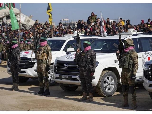 Hamás propustil další tři izraelské rukojmí. Předal je Červenému kříži