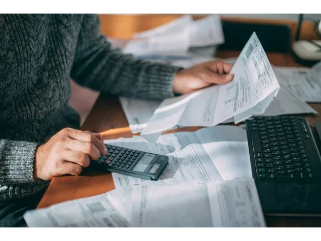 Na energiích lze teď ušetřit tisíce. Dodavatelé zlevní i tarify bez fixace